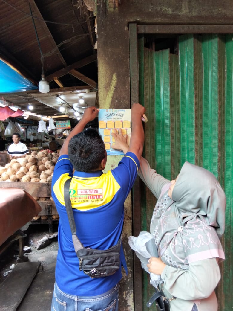 Pemasangan Poster HET dan HAP Pangan SATGAS SABER Pelanggaran Harga, keamanan dan Mutu Pangan di Pasar dalam Kabupaten Tebo